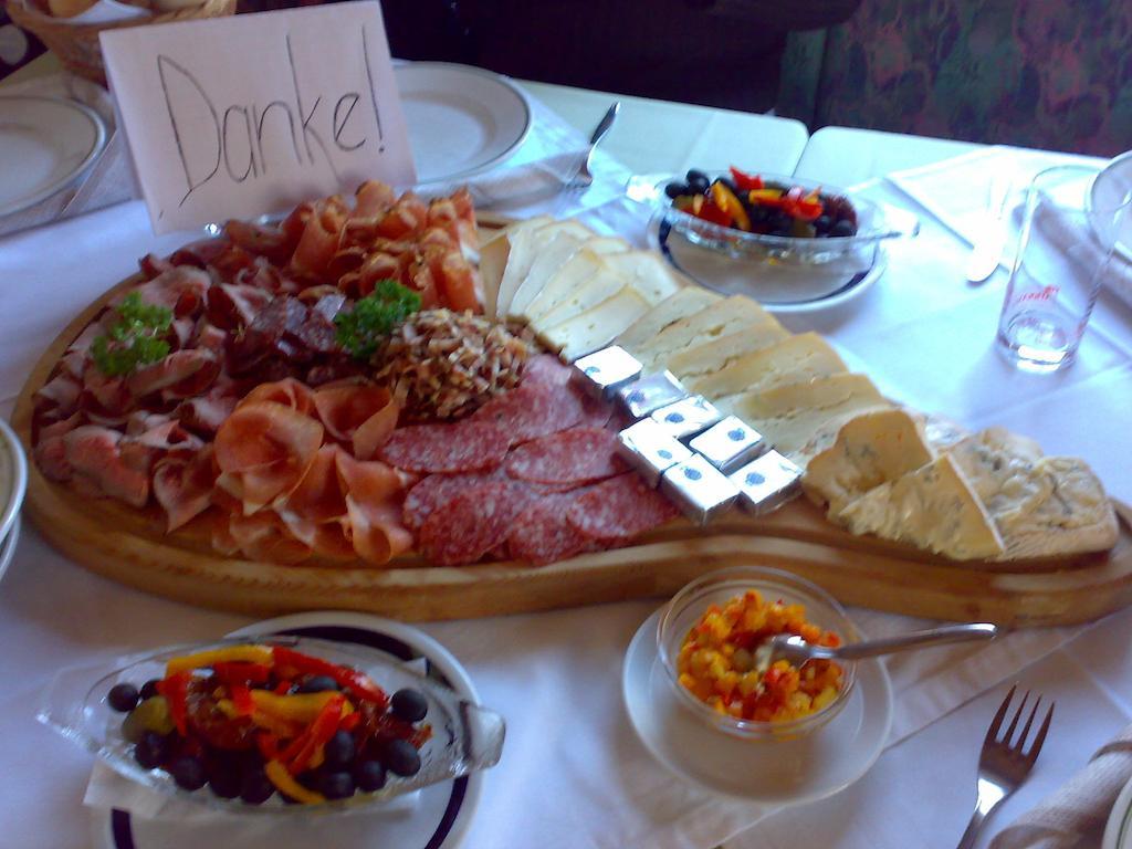 Gasthaus St. Valentin Кьюза Экстерьер фото